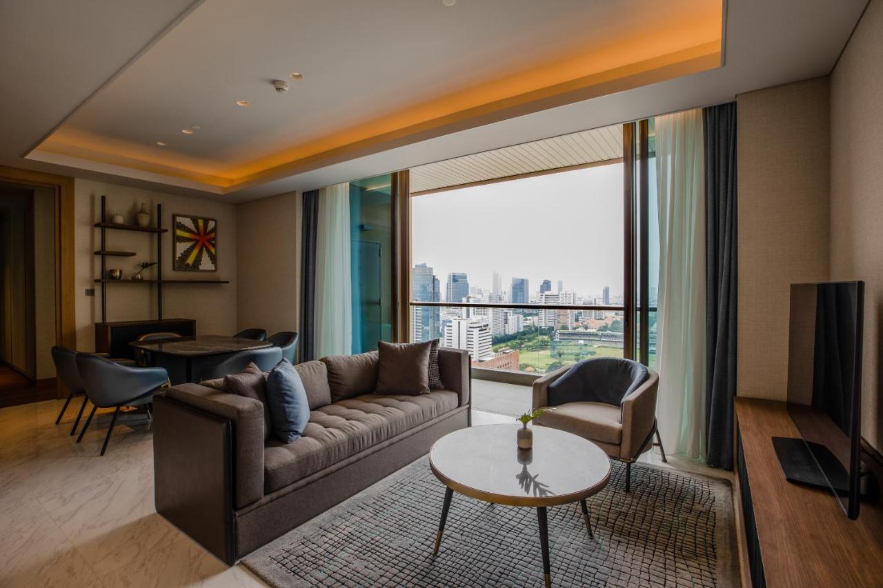 Отель Kimpton Maa-Lai Bangkok By Ihg Экстерьер фото Living room of a suite at the hotel