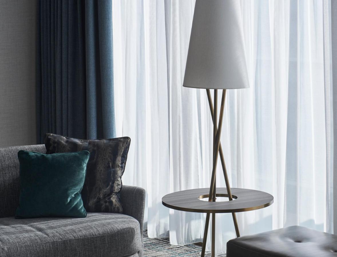 Отель Kimpton Maa-Lai Bangkok By Ihg Экстерьер фото Floor lamp