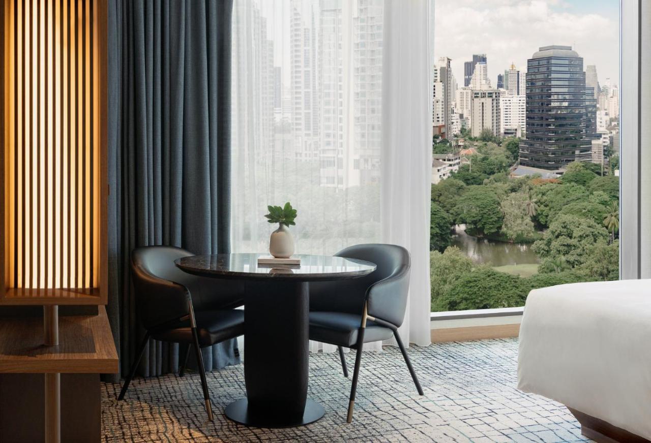 Отель Kimpton Maa-Lai Bangkok By Ihg Экстерьер фото A room at the hotel