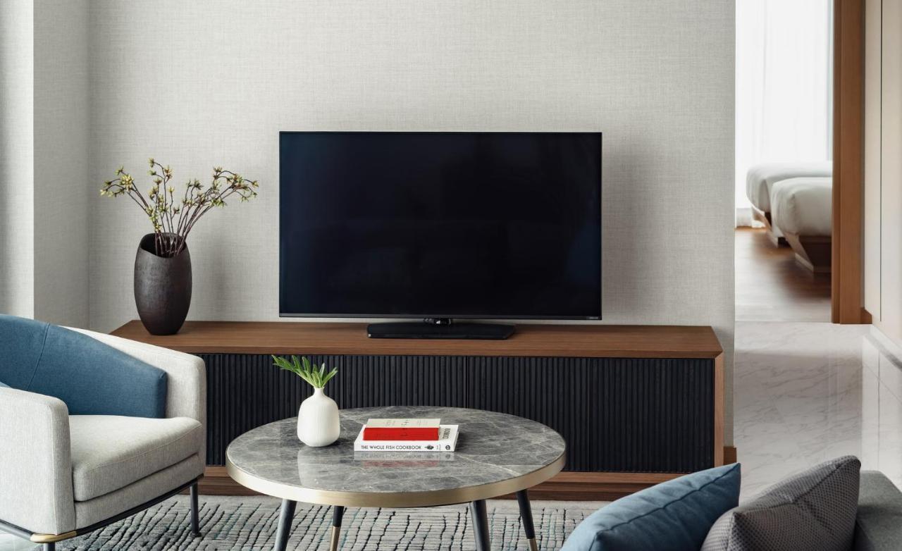 Отель Kimpton Maa-Lai Bangkok By Ihg Экстерьер фото A television set