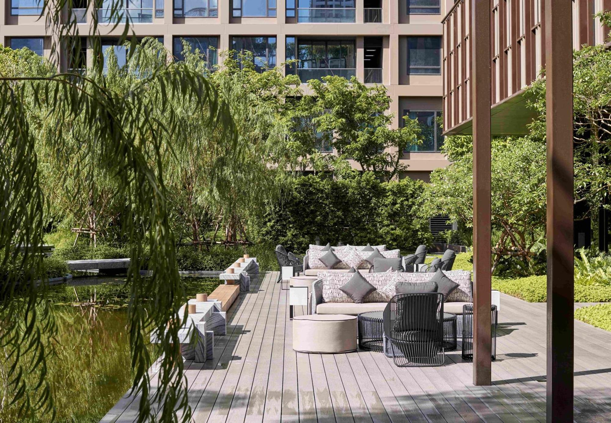 Отель Kimpton Maa-Lai Bangkok By Ihg Экстерьер фото The Park