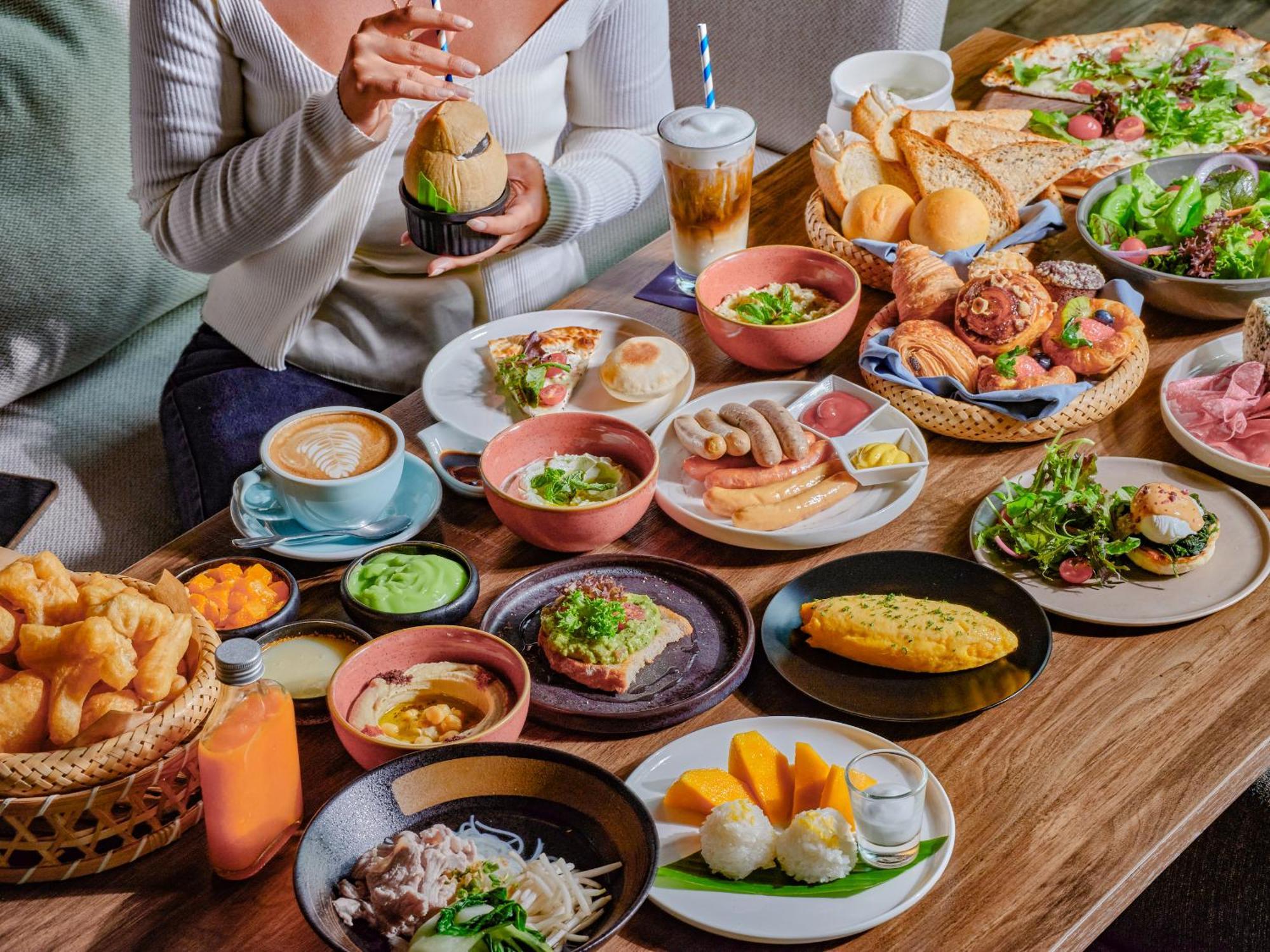 Отель Kimpton Maa-Lai Bangkok By Ihg Экстерьер фото A selection of dishes from the menu