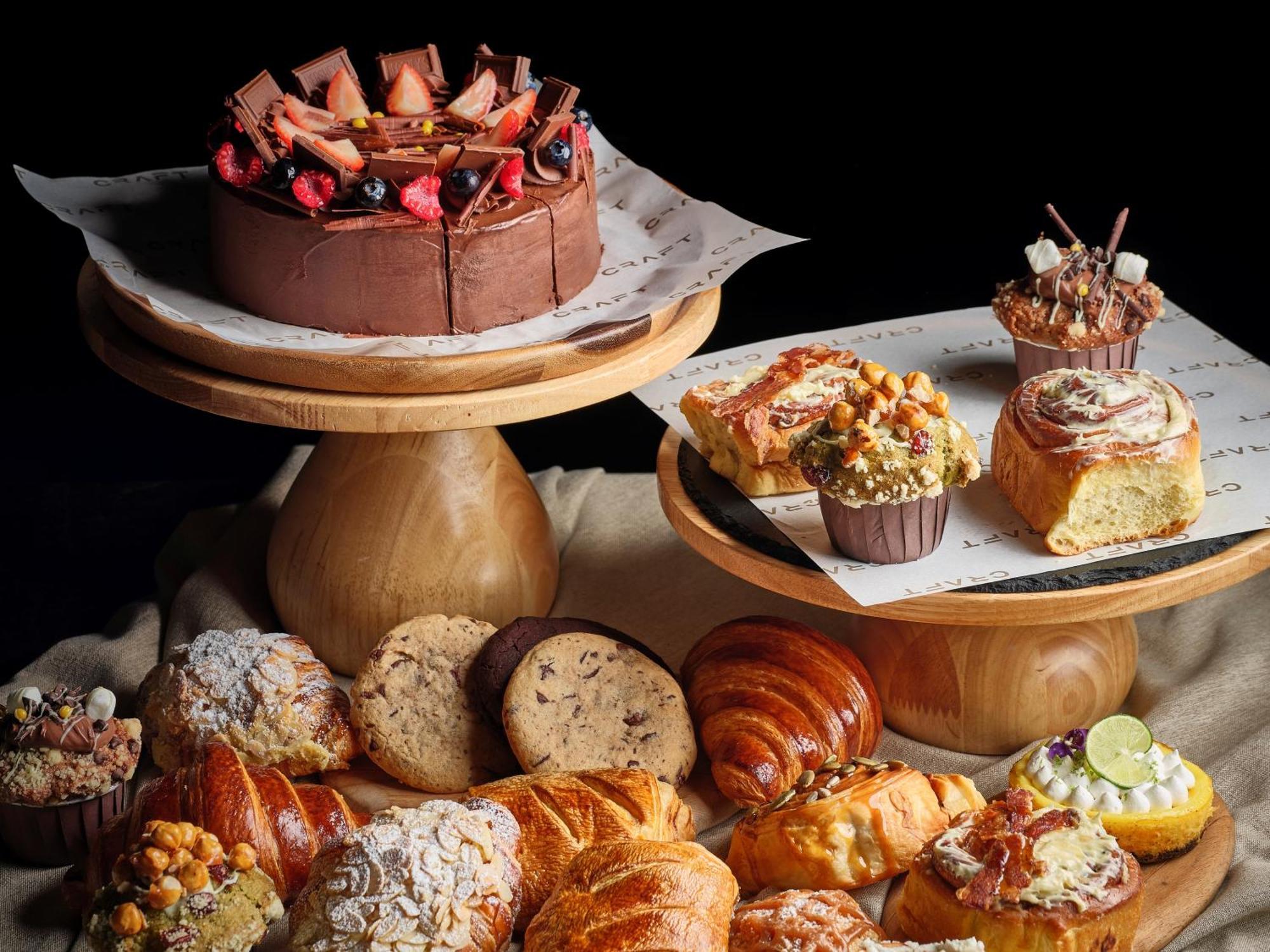 Отель Kimpton Maa-Lai Bangkok By Ihg Экстерьер фото A selection of pastries